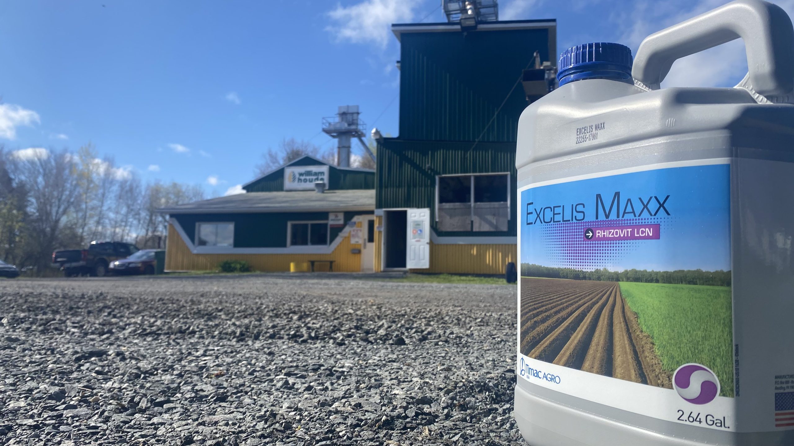 homem num campo de milho,Soluções Tecnológicas,produtos pioneiros,necessidades dos solos,soluções tecnológicas inovadoras,agricultura sustentável e líderes em nutrição tecnológica para solos,sobre nós,nutrição de solos,nutrição de plantas,nutrição animal,agricultura sustentável,bioestimulantes,produtos de sanidade animal,suplementos alimentares,soluções tecnológicas agrícolas,agricultura produtiva,representantes agrícolas,tecnologia agrícola,melhoradores de solo,programas nutricionais à medida,matérias-primas naturais,ensaios agronómicos,unidades industriais,qualidade ambiental,segurança industrial,inovação científica,pesquisa agrícola,colaboração científica,parcerias internacionais,MPB,modo produção biológico